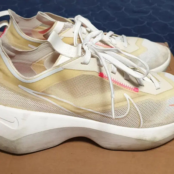 [BUNJANG] Nike Vista Lite Mesh Running Shoes White Crimson / (품절) 나이키 비스타 라이트 매쉬 런닝화 화이트 크림슨 (270)