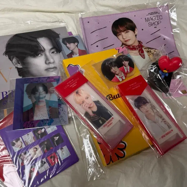 [BUNJANG] BTS V DICON Photobook, Magic Shop Mini Flag, Concert MD & BT21 Tata Bundle Set / 일괄양도)방탄 디아이콘 뷔 화보집&매직샵미니플래그&콘서트MD&BT21타타