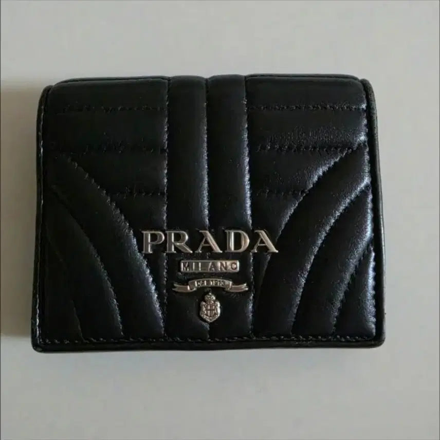 [BUNJANG] Prada Women's Quilted Leather Bifold Wallet / 프라다여성반지갑