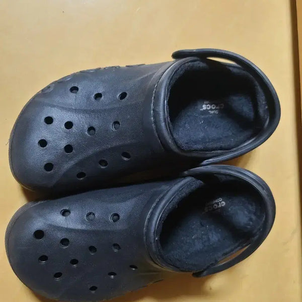 [BUNJANG] Crocs Lined Clogs - 250mm (US Men's 6 / Women's 8) / 크록스 250 미리 m6 w8 겨울용 털신