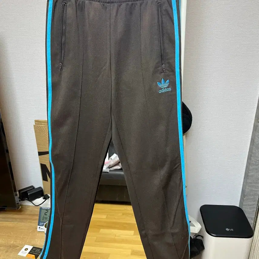 [BUNJANG] Adidas Europa Track Pants Mint Chocolate Size 95 / 아디다스 유로파 트랙팬츠 민트초코 95