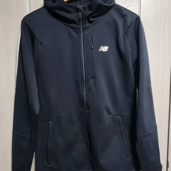 [BUNJANG] New Balance Women's Black Hoodie Zip-up Size 90 / 여성 뉴발란스 블랙 후드 집업 90