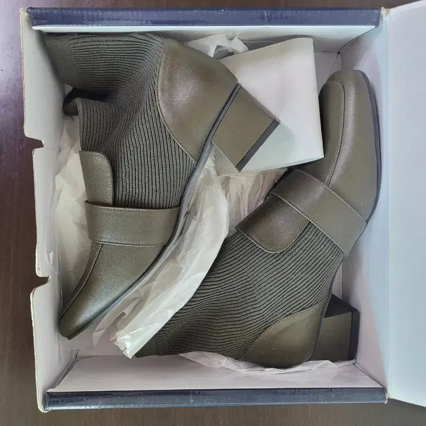[BUNJANG] Elcanto Women's Ankle Boots Khaki Square Toe Buckle Detail / 엘칸토 여성 앵클 부츠 카키 245 (새상품)