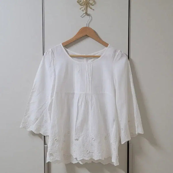 [BUNJANG] Earth Music & Ecology Pin-Tuck Button Embroidery Blouse Cardigan / 살안타템어스뮤직earthmusic 핀턱단추자수블라우스가디건빈티지모리걸카메