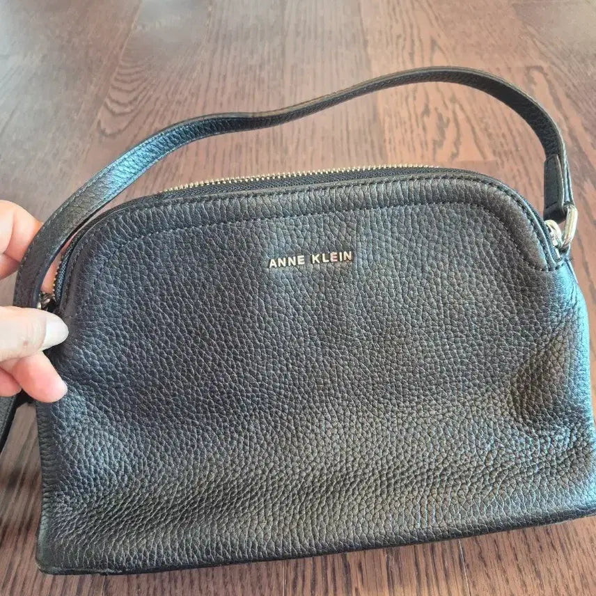 [BUNJANG] Anne Klein Black Leather Shoulder Bag / 앤클라인 블랙 가죽 숄더백