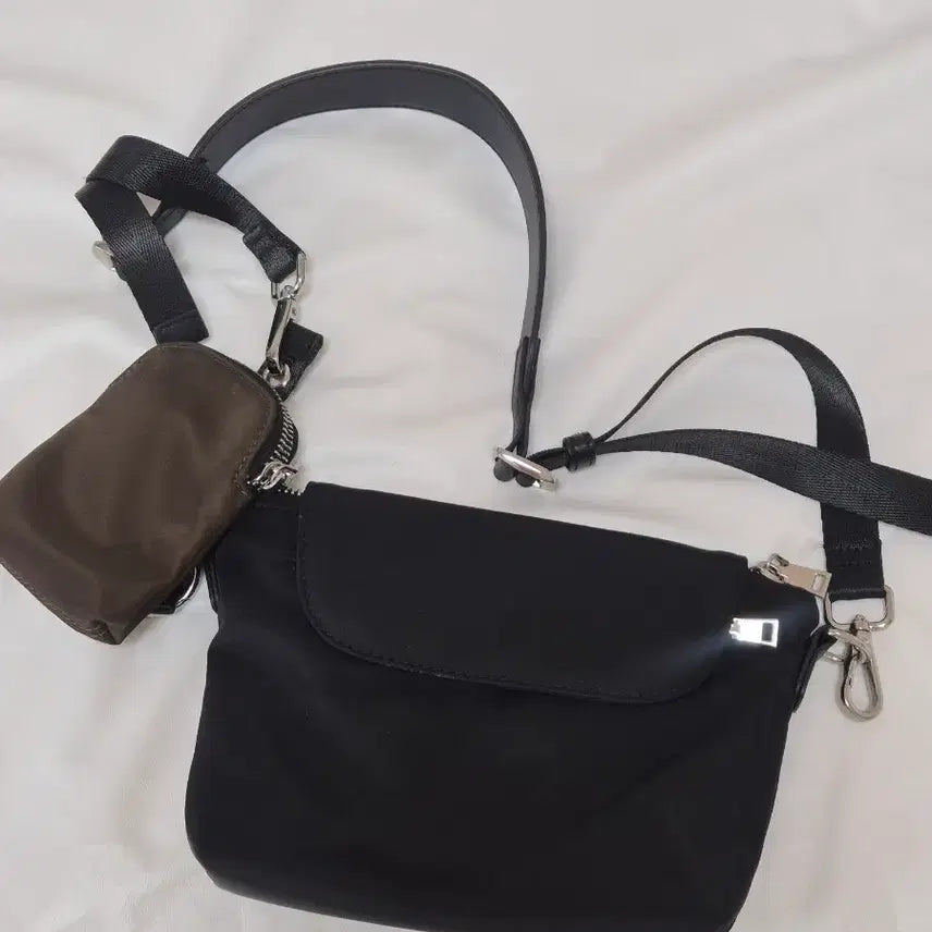 [BUNJANG] United Colors of Benetton Nylon Mini Crossbody Bag - Black / 베네통 미니 크로스백 나일론 블랙
