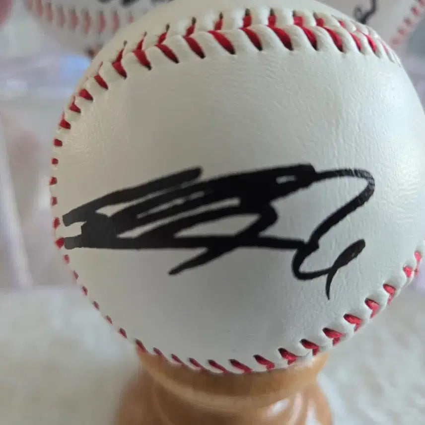 [BUNJANG] LG Twins Shin Min-jae & Kim Jin-soo Autographed Baseball / 엘지   신민재  김진수 선수  싸인볼