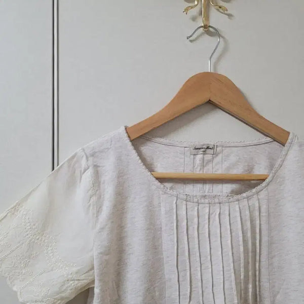 [BUNJANG] SM2 Vintage Mori Girl Embroidered Pin-tuck Short Sleeve Blouse T-shirt / 사만사모스모스sm2빈티지모리걸 오트밀자수핀턱반팔블라우스티셔츠카메닛시스즈코
