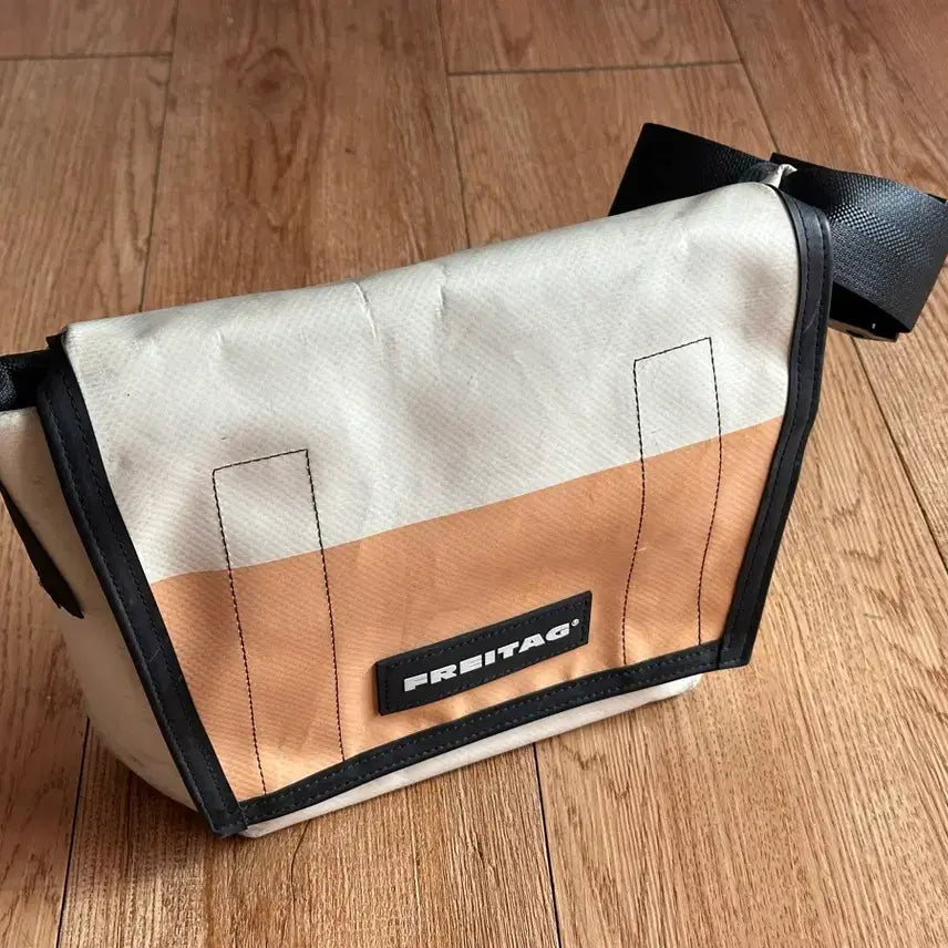 [BUNJANG] Freitag Ramsay Crossbody Bag White Orange / 프라이탁 라씨 흰색+오렌지