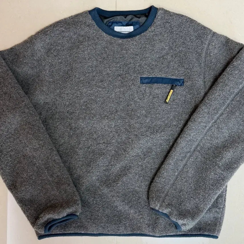 [BUNJANG] thisisneverthat GORE-TEX WINDSTOPPER Wool Fleece Crew Heather Grey / [L]디스이즈네버댓 고어텍스 윈드스토퍼 울 플리스 크루 헤더 그레이
