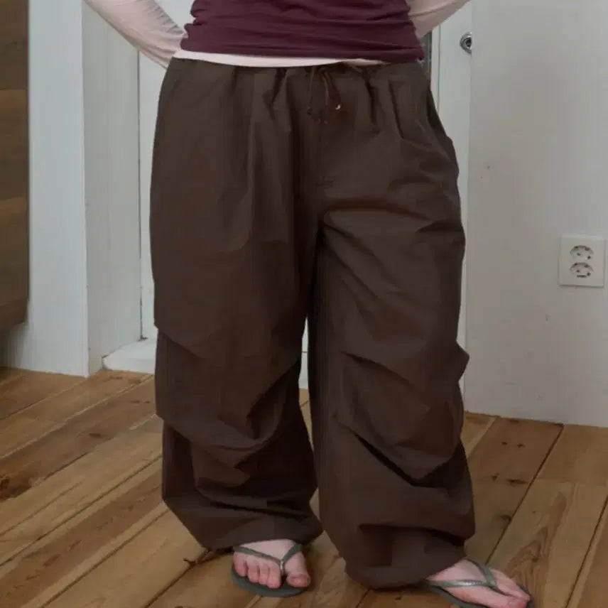 [BUNJANG] Pieces Needle Collaboration Parachute Jogger Pants Brown / 파이시스 니들 콜라보 파라슈트 조거 팬츠 브라운