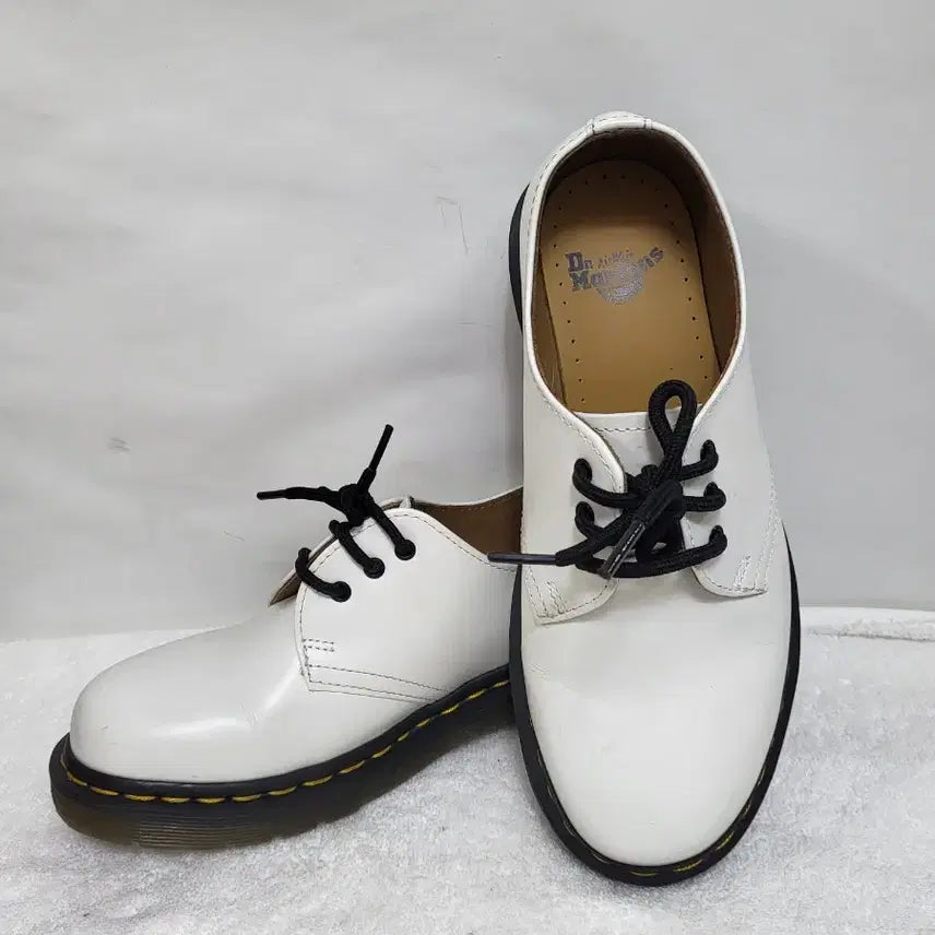 [BUNJANG] Dr. Martens White Loafers / 닥터마틴화이트로퍼(무료배송)