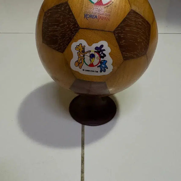 [BUNJANG] 2002 FIFA World Cup Korea-Japan Commemorative Wooden Soccer Ball (Limited Edition, Small Size) / 2002 월드컵 한국 일본 나무 축구공 한정판 작은 사이즈