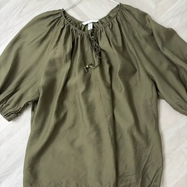 [BUNJANG] H&M Shirring Blouse Khaki / H&M 카키색 셔링 블라우스