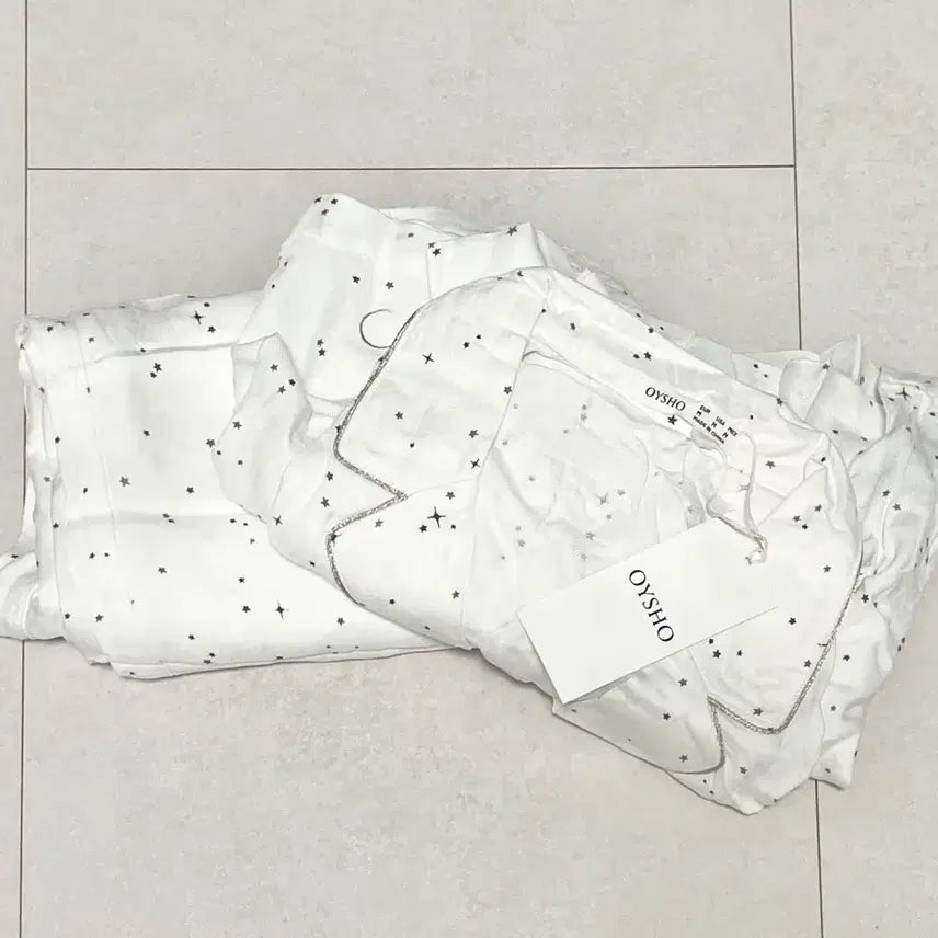 [BUNJANG] Oysho Pajama Set - Silver Line Detail & Star/Moon Pattern - Size M / [새상품] 스페인 오이쇼(Oysho) 파자마 세트 M 사이즈