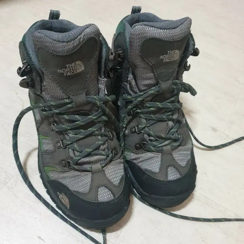 [BUNJANG] The North Face Women's Hiking Boots - Grey / 노스페이스 등산화 235
