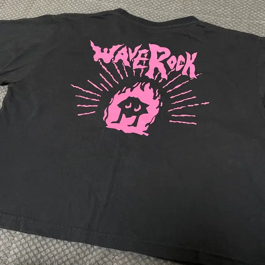 [BUNJANG] Wave Rock Charcoal Cropped T-Shirt (Size M) / 웨이브락 크롭티 m