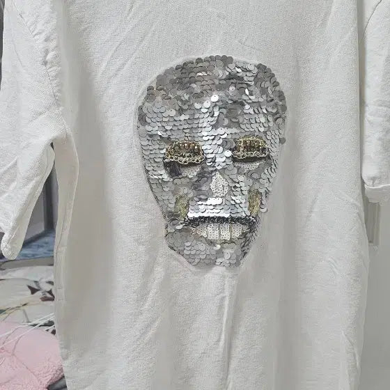 [BUNJANG] Skull Sequin Short Sleeve T-Shirt / SHIRTR: 스컬 스팽글 반팔 티셔츠