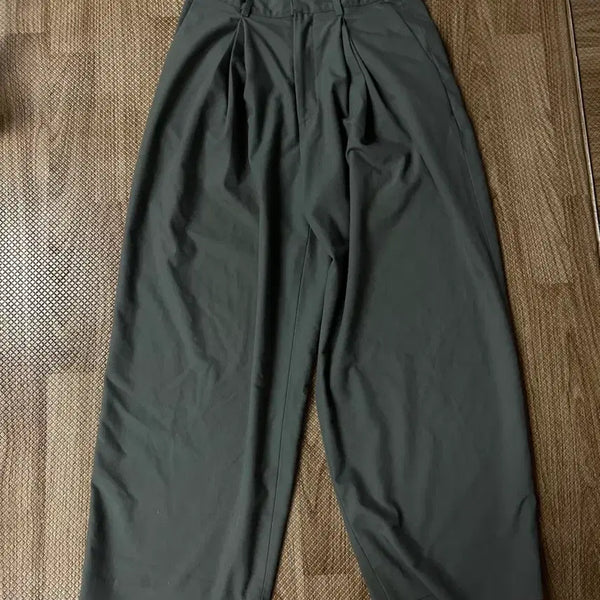 [BUNJANG] Khaki Pintuck Wide Slacks / 카키 핀턱 와이드 슬랙스