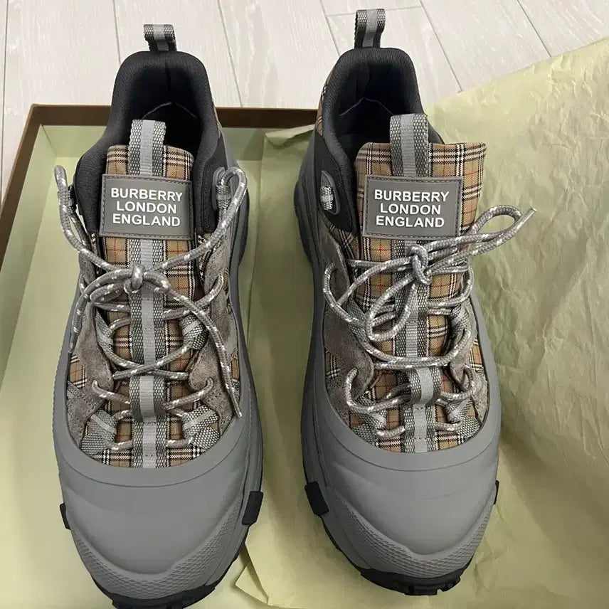 [BUNJANG] Burberry Men's Training Shoes / [정품] 버버리 남성 트레이닝화 43 (새상품/미사용)