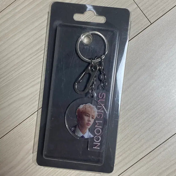 [BUNJANG] Wanna One Ha Sung Woon Wonderwall Acrylic Keyring / 워너원 하성운 원더월드 아크릴 키링