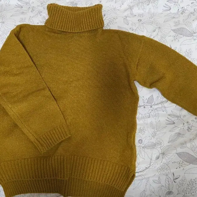 [BUNJANG] Customable Mustard Turtle Neck Knit / 커스텀에이블 겨자색 터틀넥 니트