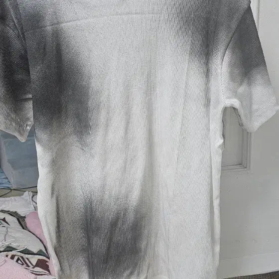 [BUNJANG] Half-Neck Ribbed Half-Sleeve T-Shirt with Gradient / 반목넥 그라데이션 반팔 골지 티셔츠