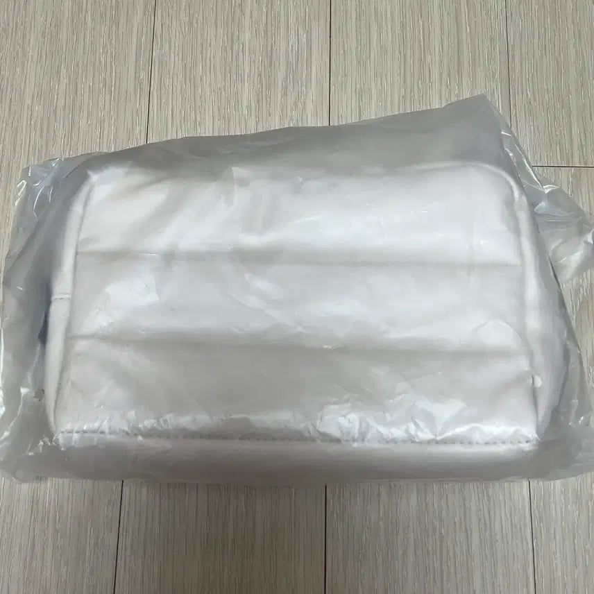 [BUNJANG] NARS 2026 Beige Pouch / 나스 2026 베이지 파우치