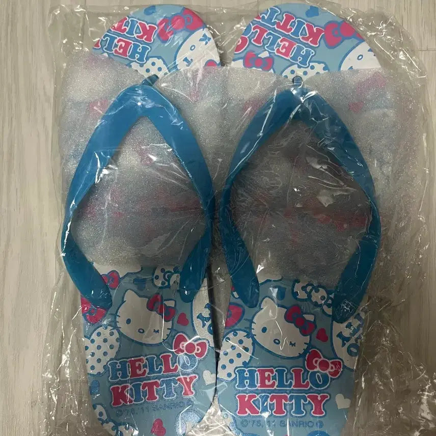 [BUNJANG] Hello Kitty Blue Slip-on Slippers 240mm Sealed New / 헬로키티 조리 쪼리 슬리퍼 240 미개봉 새상품
