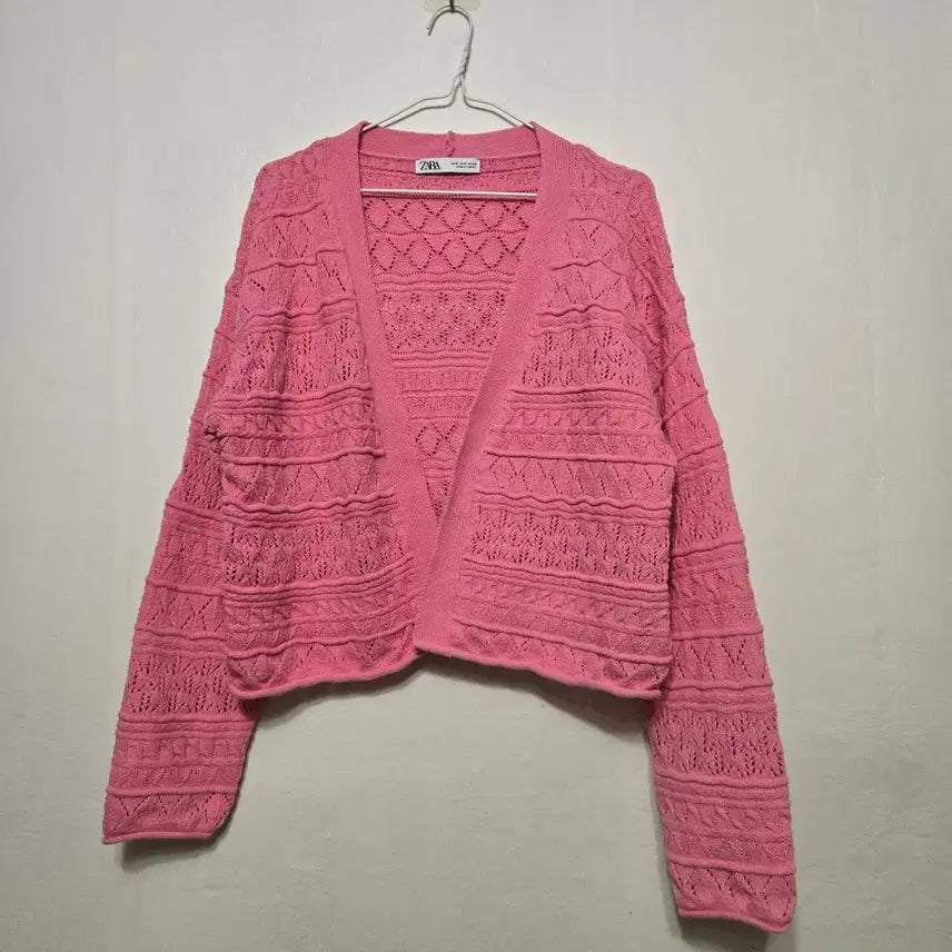 [BUNJANG] ZARA Pink Perforated Knit Cardigan / 자라 zara 핑크 펀칭 노버튼 가디건 자수 패턴 s사이즈 분홍색 니트