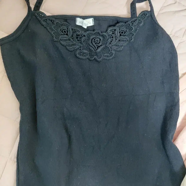 [BUNJANG] Gothic Rose Embroidery Black Ribbed Knit Sleeveless Top / 고딕 장미 자수 블랙 골지니트 슬리브리스