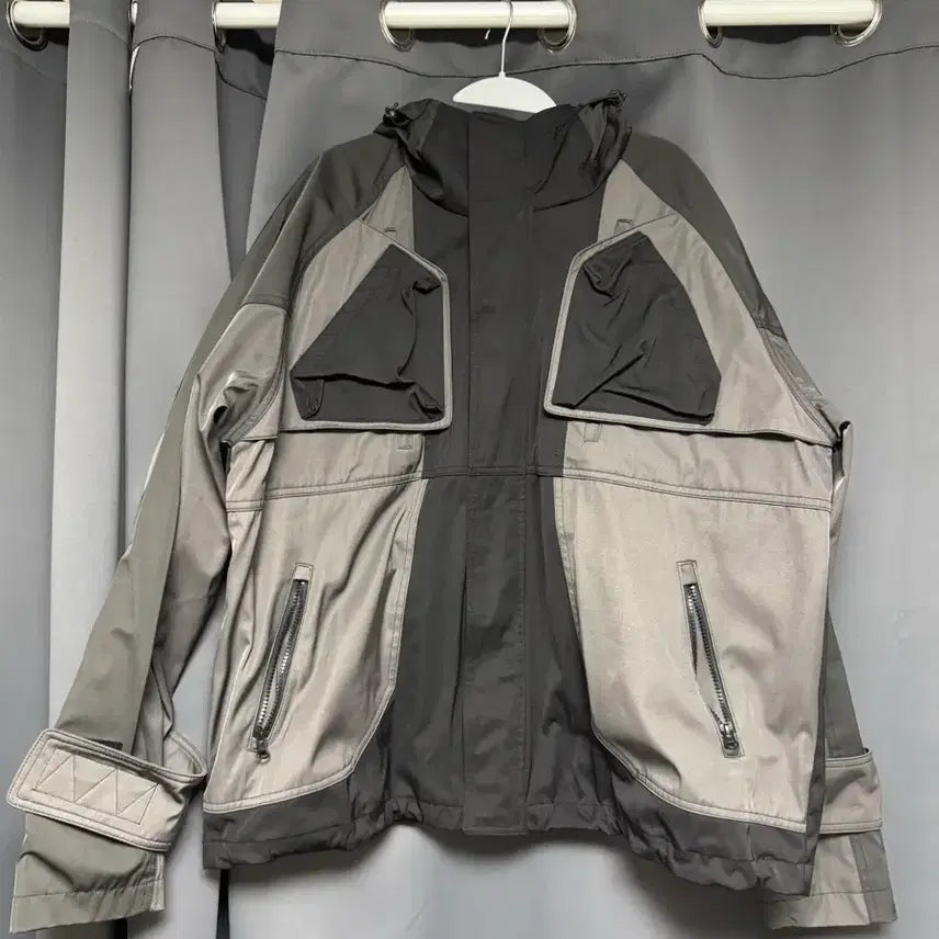 [BUNJANG] Under My Car Oak Double Chest Flap Shell Parka / 언더마이카 오크 더블 체스트 플랩 쉘파카 베티버 - 22FW 1사이즈