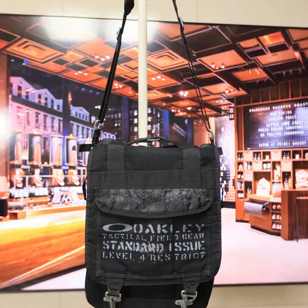 [BUNJANG] Oakley Tactical Messenger Crossbody Bag / 검정 가방 하나로 코디 끝내는 오클리 메신저