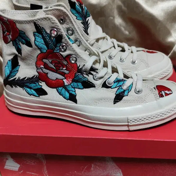 [BUNJANG] Converse Chuck Taylor All Star High Top Rose Embroidery Sneakers White / 새상품 남여공용 컨버스 척테일러 하이 로즈 자수 화이트 260