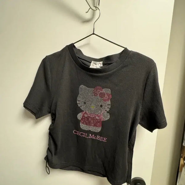 [BUNJANG] Cecil McBee x Hello Kitty Cubic Short Sleeve T-Shirt / 키티 세실맥비 콜라보 반팔티