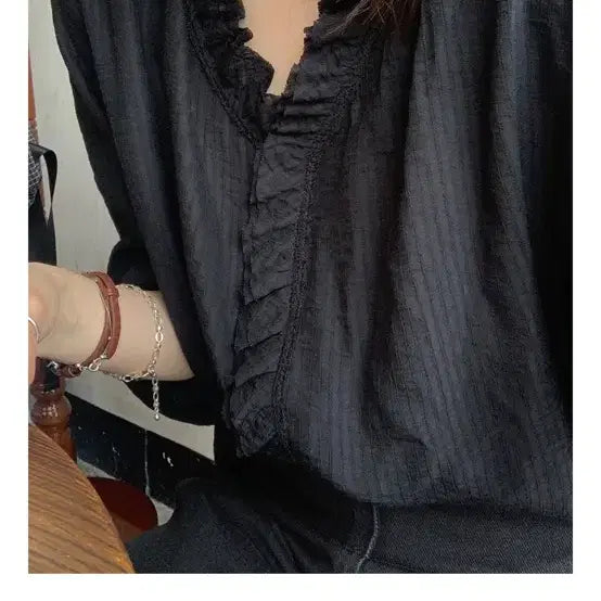 [BUNJANG] De'mellie Linkle Curly Blouse Black / 드멜리 Linkle Curly blouse blak