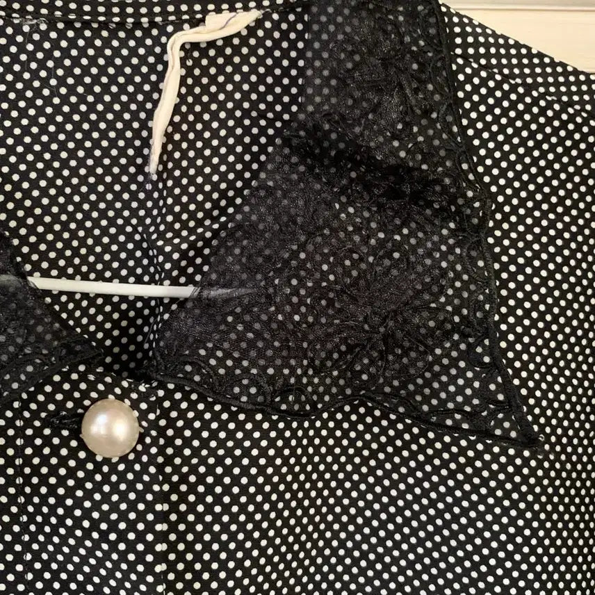 [BUNJANG] Vintage Dot Lace Blouse / 빈티지 도트 레이스 블라우스