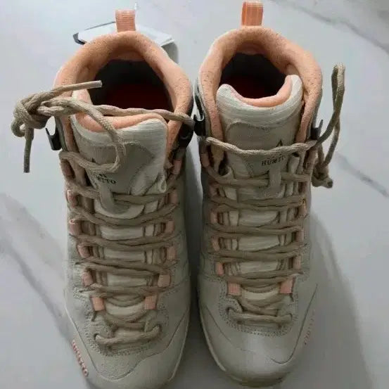 [BUNJANG] New Hiking Boots - Beige/Coral, Size 235 / 새상품 등산화235
