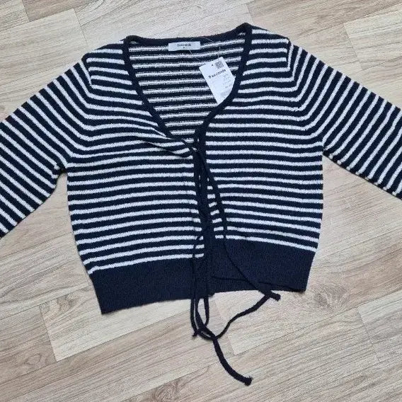 [BUNJANG] 8seconds Navy White Stripe Cardigan / 에잇세컨즈 가디건