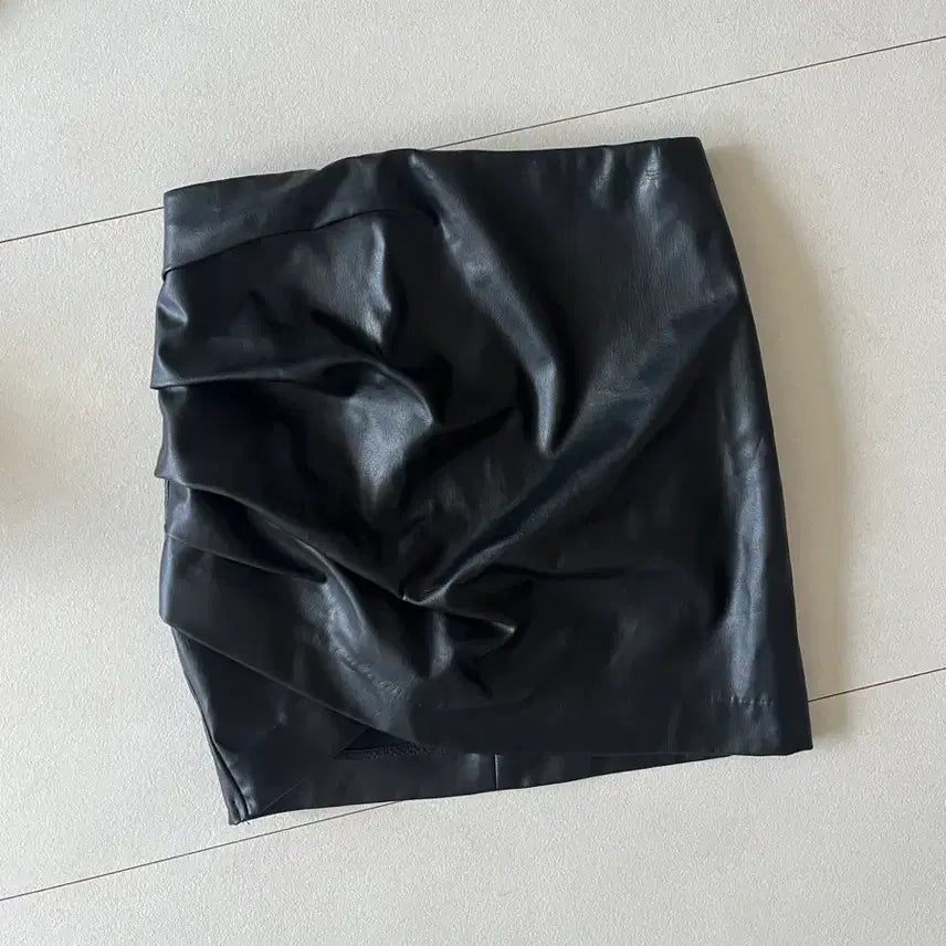 [BUNJANG] H&M Black Leather Shirring Mini Skirt / H&M 블랙 레더 셔링 미니 스커트 EUR 34