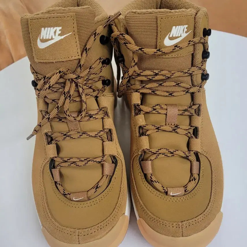 [BUNJANG] Nike Brown Women's Hiking Style Sneakers / 나이키 브라운 운동화