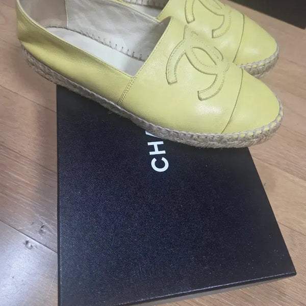 [BUNJANG] Chanel Espadrilles Yellow Size 38 / 샤넬 에스파듀 연노랑 38