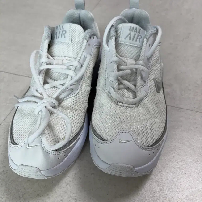 [BUNJANG] Nike Women's Air Max AP Pure Platinum White / 나이키 우먼스 에어맥스 AP 화이트 퓨어 플래티넘240