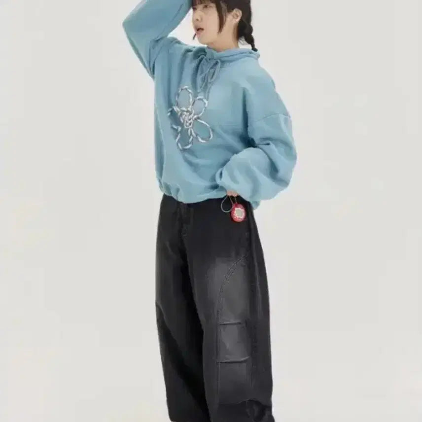 [BUNJANG] Baon Self-Produced Visson Flower Highneck Fleece Sweatshirt / 특가)이염)바온 자체제작 비슨 플라워 하이넥 기모 맨투맨