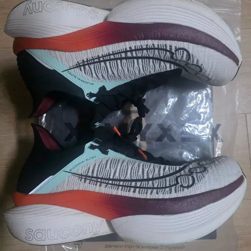 [BUNJANG] Saucony Endorphin Elite 2 Running Shoes (300mm) / 써코니 엔돌핀 엘리트2 300mm 팝니다. 295 290 추천
