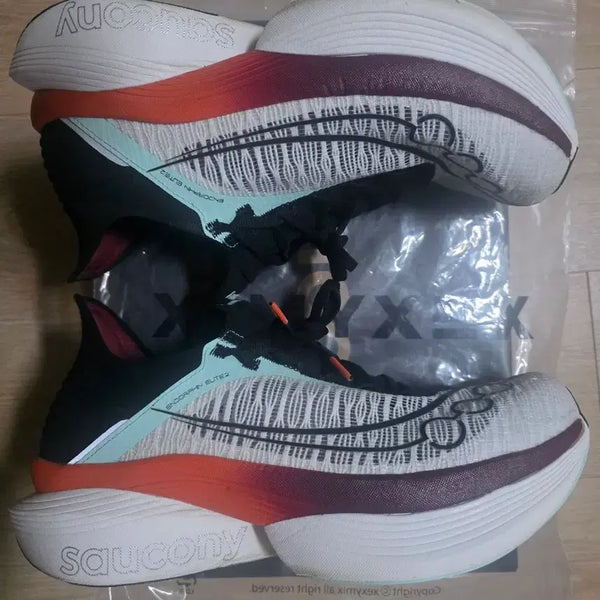 [BUNJANG] Saucony Endorphin Elite 2 Running Shoes (300mm) / 써코니 엔돌핀 엘리트2 300mm 팝니다. 295 290 추천