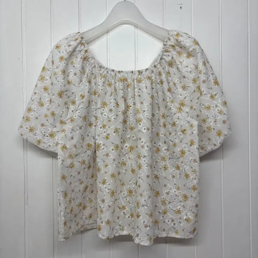 [BUNJANG] Trend Collection Flower Puff Blouse / 트랜드컬렉션 플라워 퍼프 블라우스 F(55-66)  마