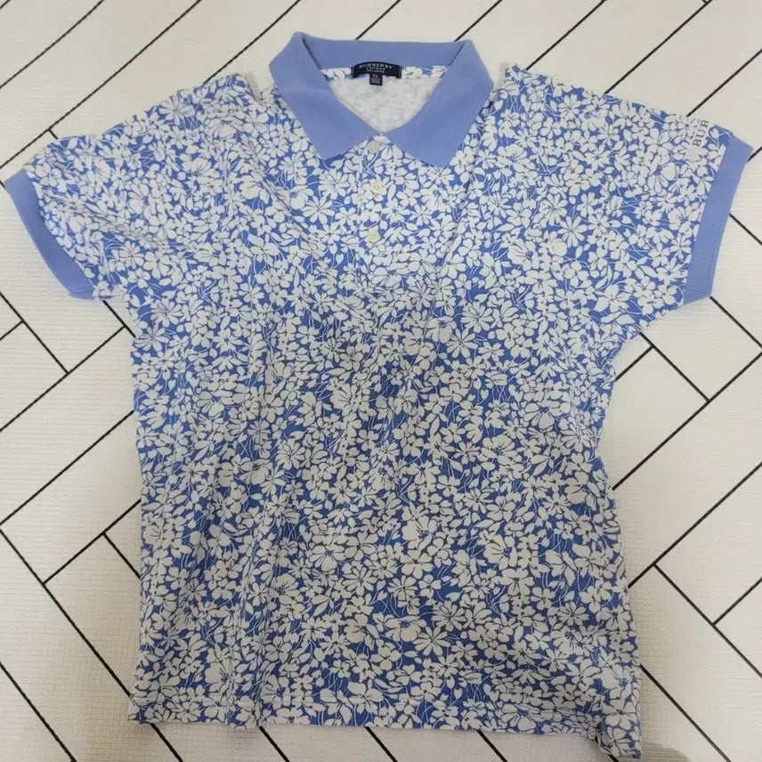 [BUNJANG] Burberry Flower Pattern Collar Short Sleeve T-Shirt / 버버리 플라워 패턴 카라 반팔티