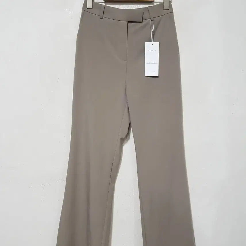 [BUNJANG] Siyaza Signature Trousers Slacks (Light Khaki, Size S) / SIYAZA 시아쥬 시그니처 트라우저 슬랙스 S사이즈 새제품