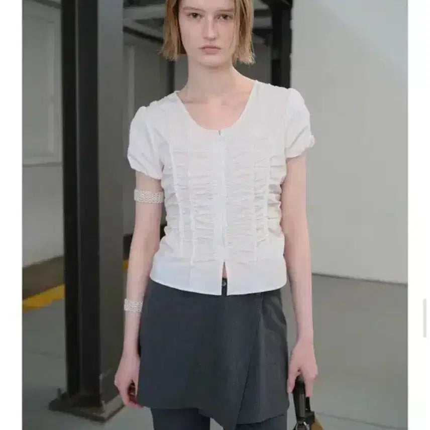 [BUNJANG] LAVE Shirring Button Blouse White Size 01S / 레이브 셔링 버튼 블라우스